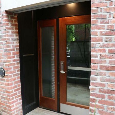 A Stylish Stay W/ A Queen Bed, Heated Floors.. #36 Brookline Extérieur photo