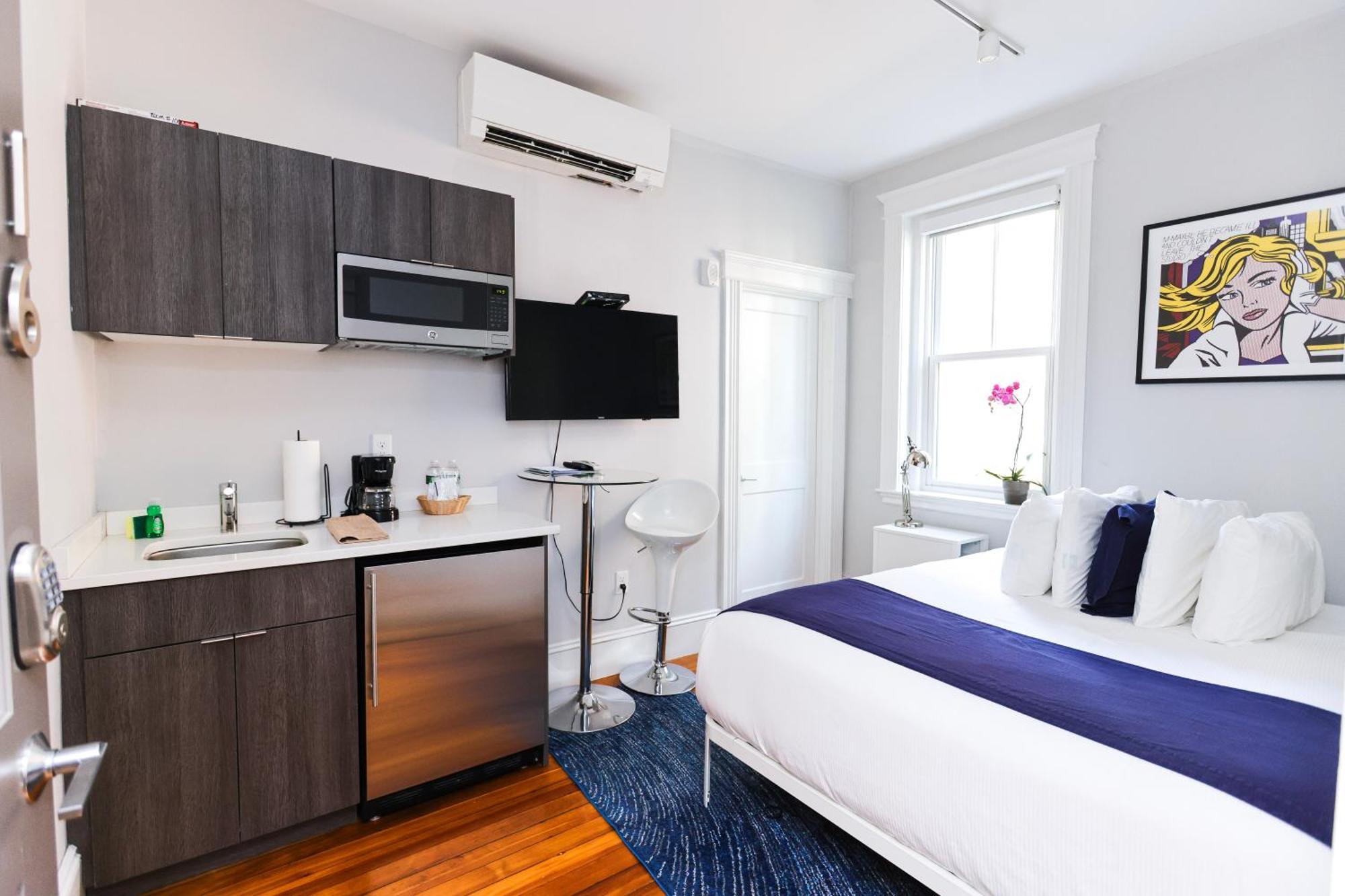 A Stylish Stay W/ A Queen Bed, Heated Floors.. #36 Brookline Extérieur photo