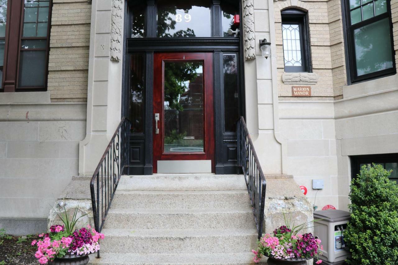 A Stylish Stay W/ A Queen Bed, Heated Floors.. #36 Brookline Extérieur photo