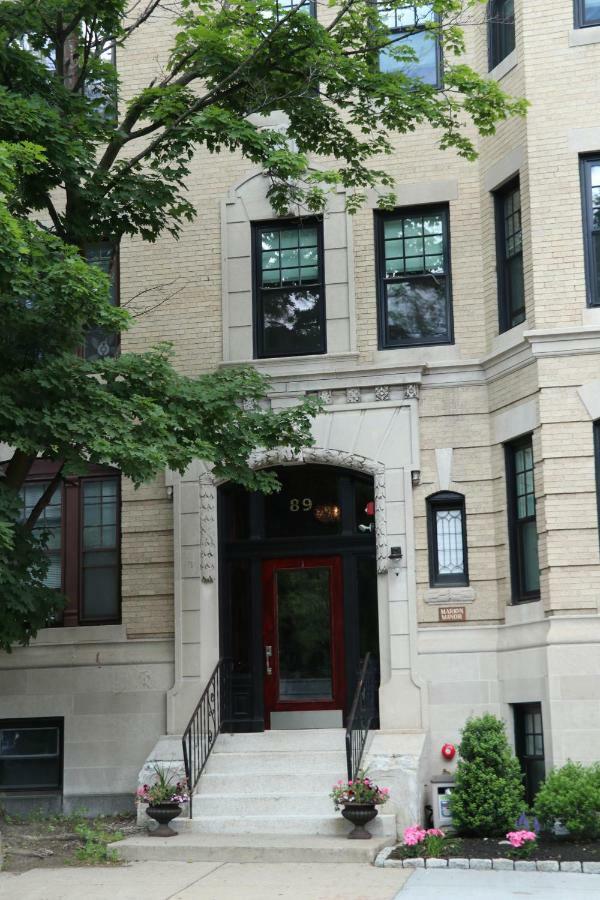 A Stylish Stay W/ A Queen Bed, Heated Floors.. #36 Brookline Extérieur photo