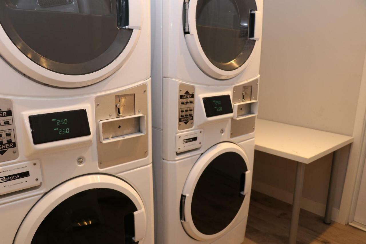 A Stylish Stay W/ A Queen Bed, Heated Floors.. #36 Brookline Extérieur photo