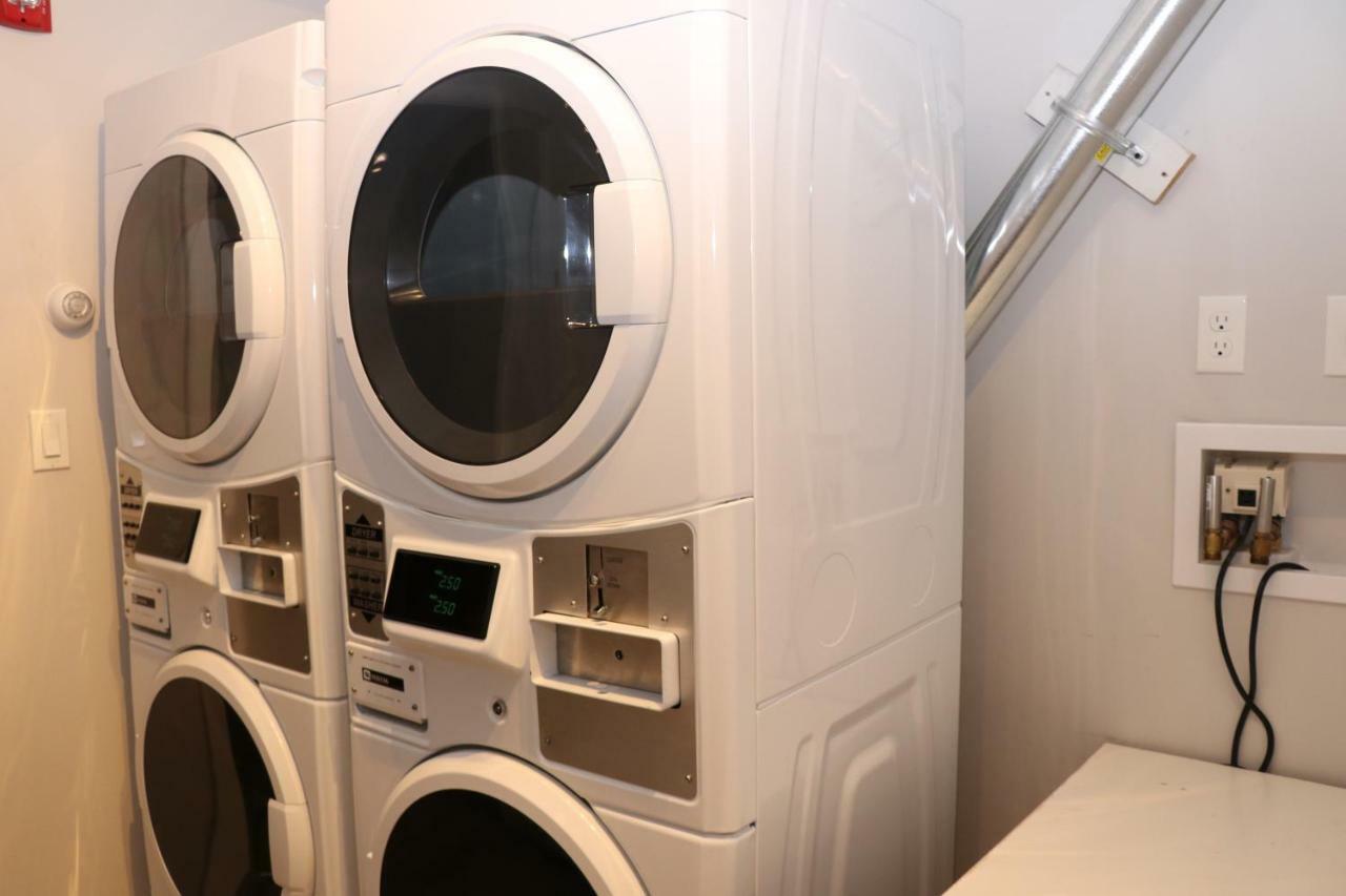A Stylish Stay W/ A Queen Bed, Heated Floors.. #36 Brookline Extérieur photo