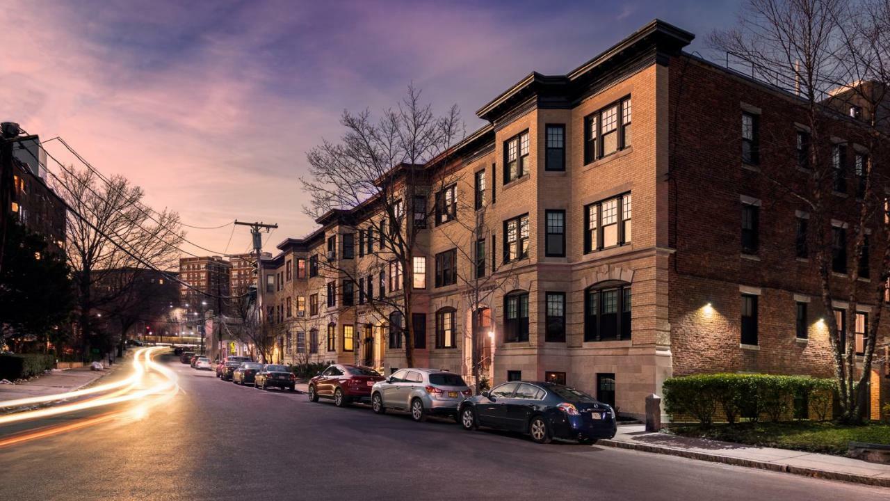 A Stylish Stay W/ A Queen Bed, Heated Floors.. #36 Brookline Extérieur photo
