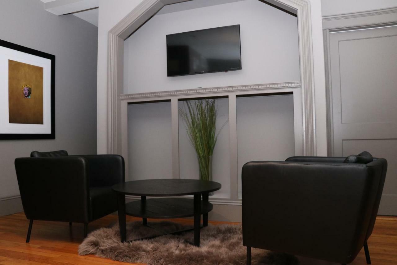 A Stylish Stay W/ A Queen Bed, Heated Floors.. #36 Brookline Extérieur photo